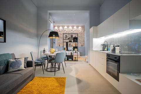 Coffee/tea facilities, Kitchen or kitchenette, Living room, Dining area