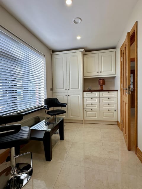 A large 7 bedroom house ideal for large gatherings House in Limerick