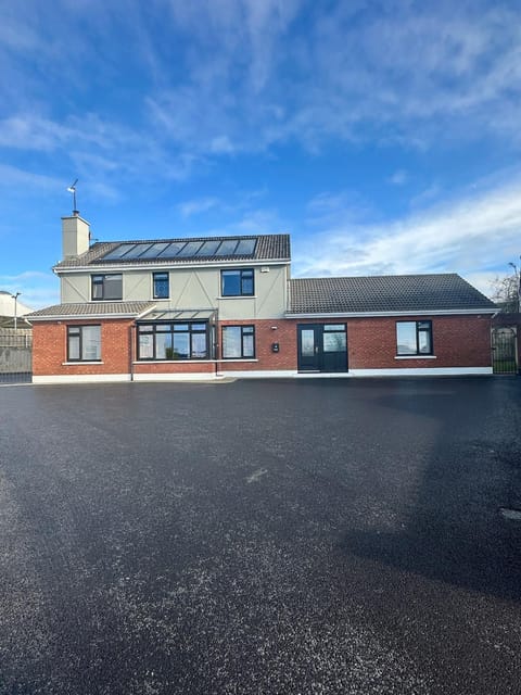 A large 7 bedroom house ideal for large gatherings House in Limerick
