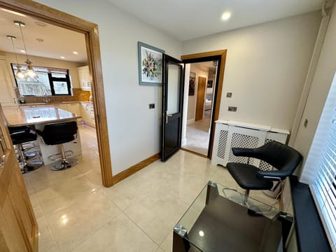 A large 7 bedroom house ideal for large gatherings House in Limerick