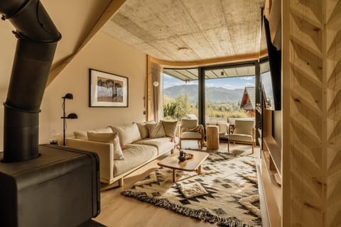 TV and multimedia, Living room, Seating area, fireplace