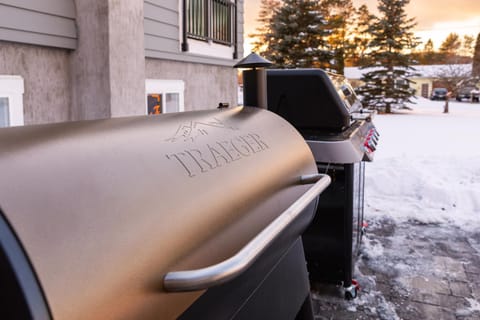 Maple Street Retreat House in Bellaire