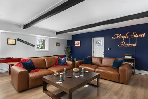 Maple Street Retreat House in Bellaire