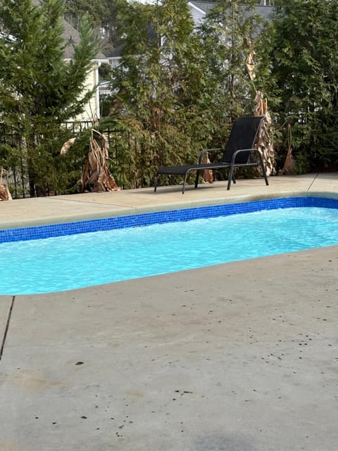 Walk to the park and beach private 1 bedroom Bed and Breakfast in Garden City