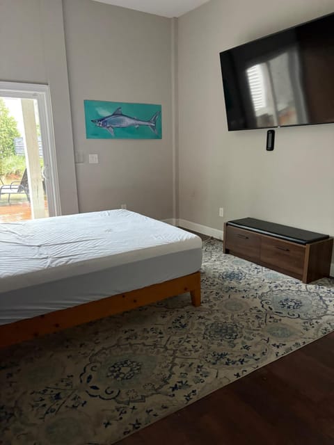 Walk to the park and beach private 1 bedroom Bed and Breakfast in Garden City