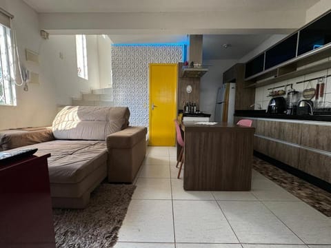 Kitchen or kitchenette, Living room, Seating area, Dining area, oven