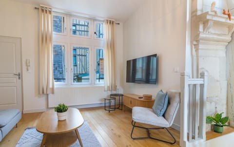 Communal lounge/ TV room, TV and multimedia, Living room
