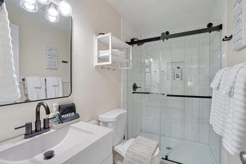 Portland Retreat with Fenced Yard Apartment in Beaverton