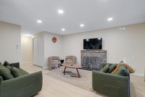 Portland Retreat with Fenced Yard Apartment in Beaverton