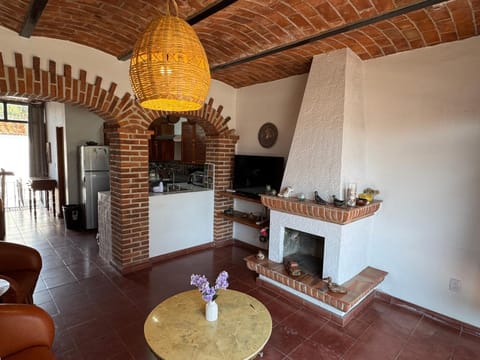 TV and multimedia, Kitchen or kitchenette, Living room, Seating area, fireplace