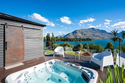 Day, Natural landscape, Hot Tub, Lake view, Mountain view