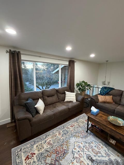 Cozy Kirkland Home in Prime Location House in Kirkland