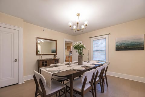 Glenwood Cottage House in Erie