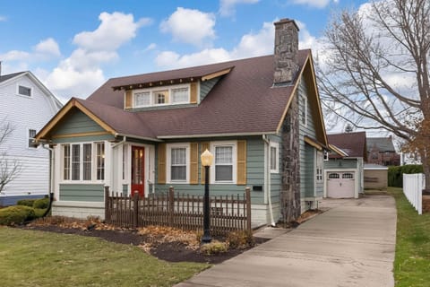 Glenwood Cottage House in Erie