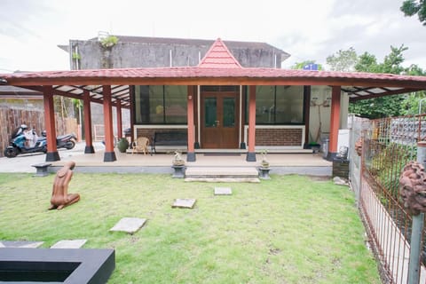 Property building, Garden, Garden view