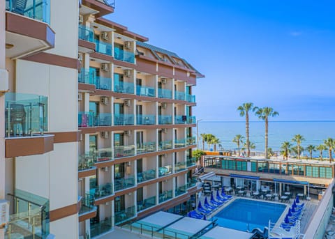 Property building, Balcony/Terrace, Pool view, Sea view, Swimming pool