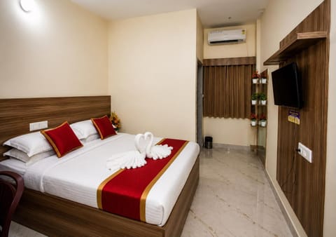 Bed, TV and multimedia, Bedroom, air conditioner