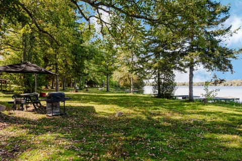 Day, Summer, View (from property/room), Seating area, Dining area, Garden view, Lake view, Landmark view