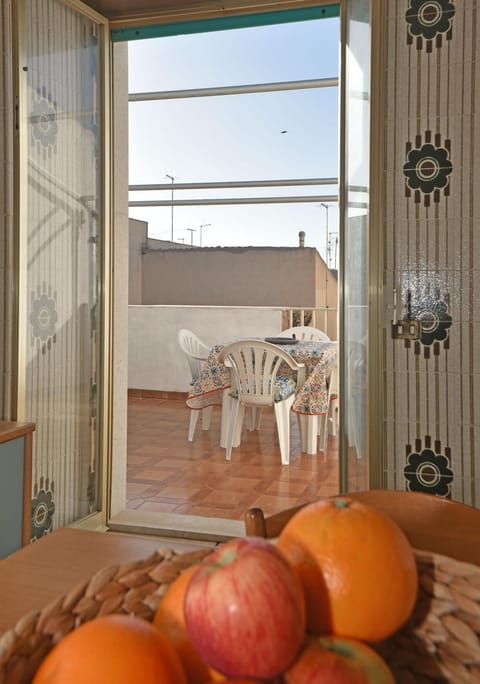 Day, View (from property/room), Balcony/Terrace, Food and drinks, Dining area
