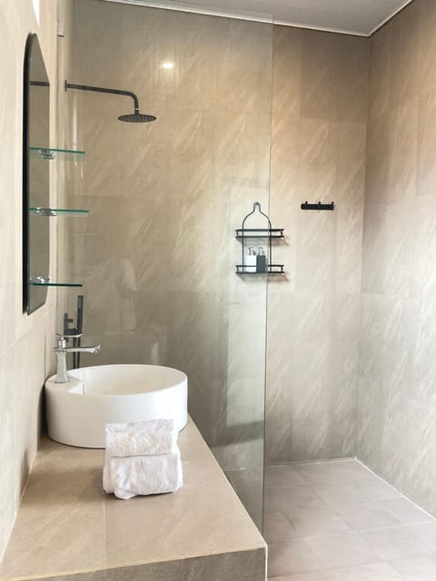 Shower, Bathroom, towels