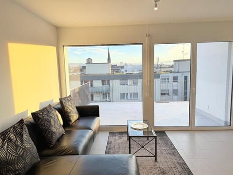 View (from property/room), Balcony/Terrace, Living room, Seating area