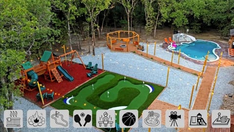 Heated Pool, Sports Sim, Pickleball, Mini Golf - Sleeps 22 House in Fort Worth