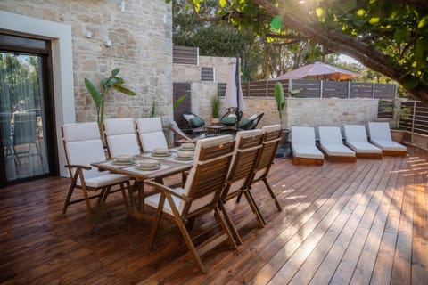 Patio, Day, Garden, Balcony/Terrace, Swimming pool, sunbed