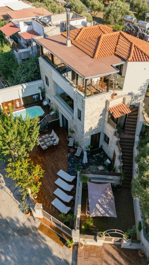 Property building, Bird's eye view, Balcony/Terrace, Swimming pool, Location