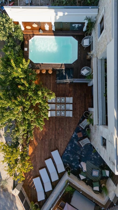 Property building, Garden, Garden, Balcony/Terrace, Garden view, Pool view, Swimming pool, Swimming pool, sunbed