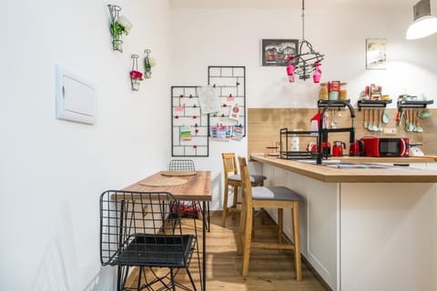 Property building, Kitchen or kitchenette, Living room