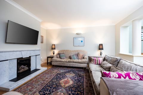 TV and multimedia, Living room, Seating area