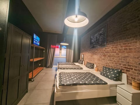 Bed, TV and multimedia, Photo of the whole room, Bedroom