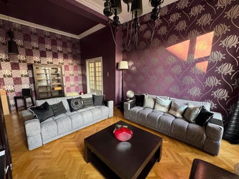Communal lounge/ TV room, Bed, Living room, Seating area, Dining area, heating, internet, air conditioner
