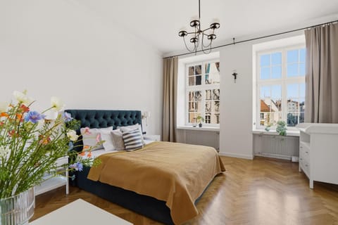 Bed, View (from property/room), Photo of the whole room, Decorative detail, Bedroom