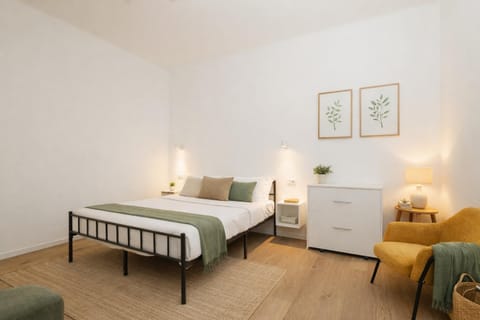 Bed, Living room, Photo of the whole room, Bedroom