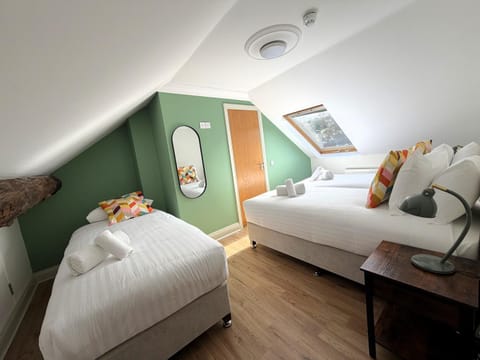 Bed, Photo of the whole room, Bedroom, towels