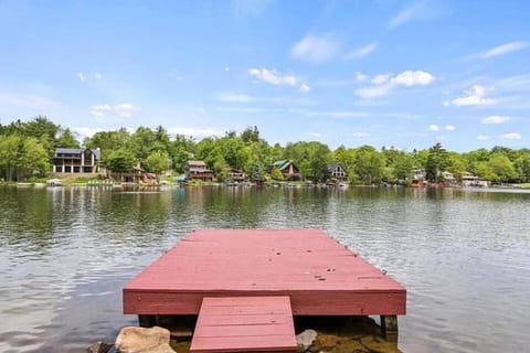 New Luxe! 9BR,7BA, Elevator, Sleeps 30, EV Charger House in Hickory Run State Park