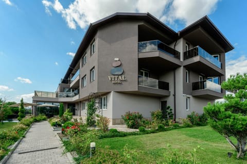 Property building, Day, Garden, Garden view