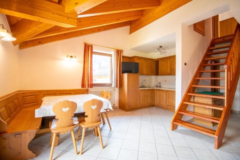 Communal lounge/ TV room, Kitchen or kitchenette, Living room, Dining area