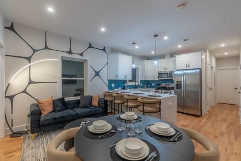 Kitchen or kitchenette, Living room, Seating area