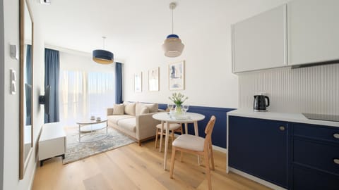 Bed, Kitchen or kitchenette, Photo of the whole room, Dining area