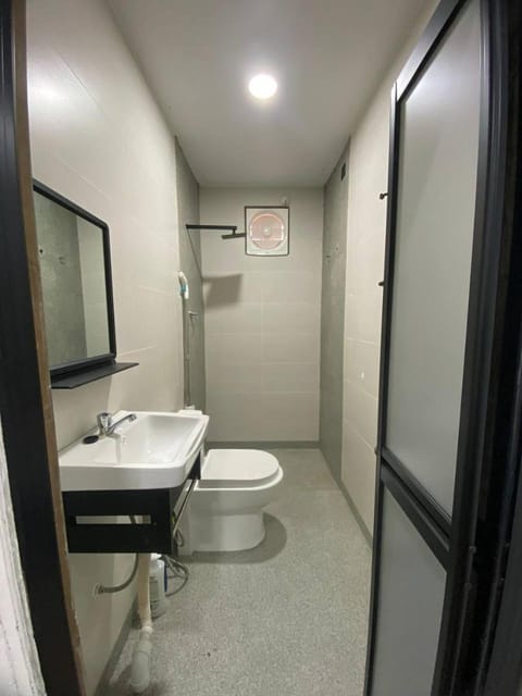 Shower, Toilet, Bathroom, bidet