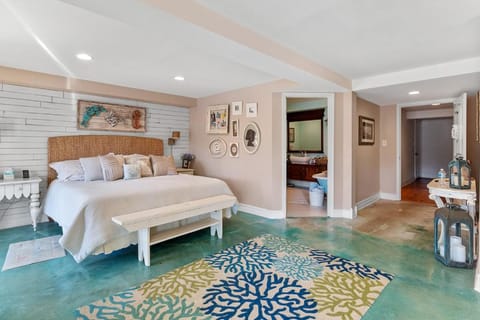 Waterfront Coastal Retreat on Ocean Pines Golf Course with Private Dock House in Ocean Pines