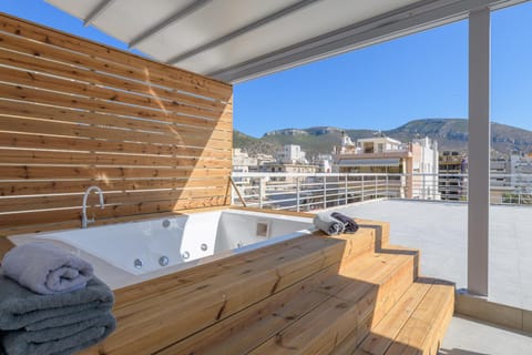 Day, Natural landscape, Hot Tub, View (from property/room), Balcony/Terrace, Mountain view, towels