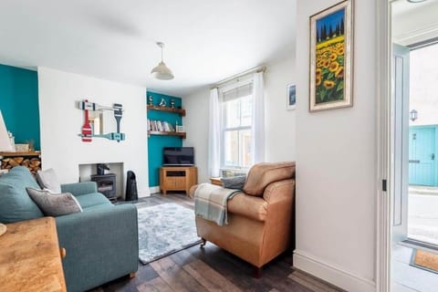 Gin O'Clock Mevagissey Level Walk to Harbour House in Mevagissey