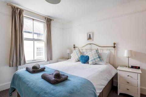 Gin O'Clock Mevagissey Level Walk to Harbour House in Mevagissey