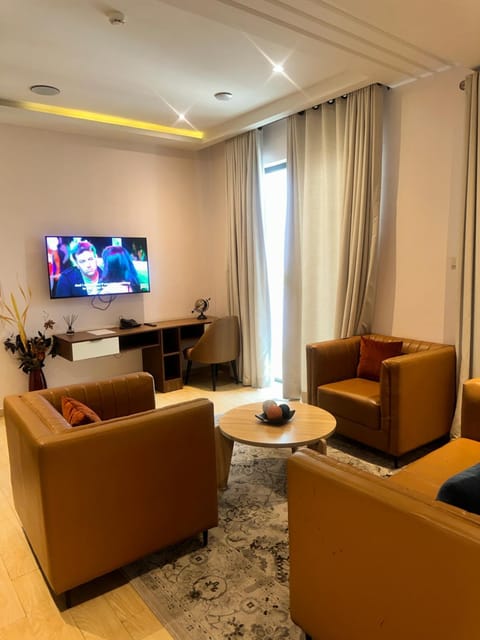 TV and multimedia, Living room, Seating area, Evening entertainment