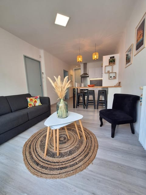 Kitchen or kitchenette, Living room, Dining area