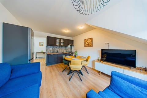 TV and multimedia, Kitchen or kitchenette, Dining area