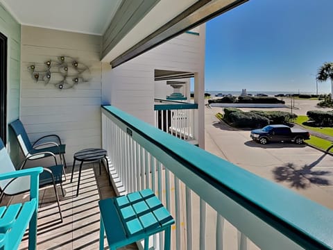 Day, View (from property/room), Balcony/Terrace, Seating area, Street view